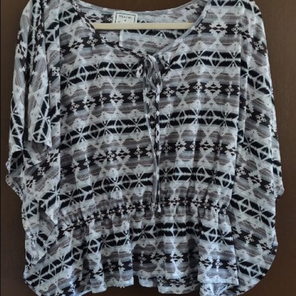 Women’s Cinched Patterned Blouse